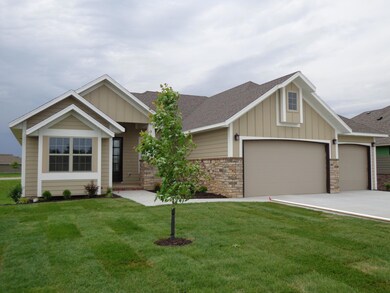 687 N Foxhill Cir, Nixa, MO 65714 - photo 2