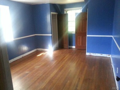 446 Robin Rd, Allentown, PA 18104 - photo 7