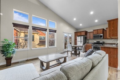 1090 N Shepard Creek Pkwy unit 6, Farmington, UT 84025 - photo 6