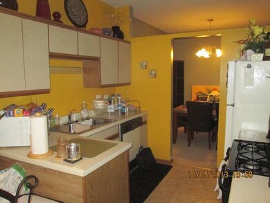 1741 Chesapeake Ln unit 3, Schaumburg, IL 60193 - photo 3