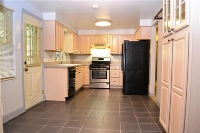 Kitchen/Dinette (9x20) w/Ceramic Floor, Lots of Co