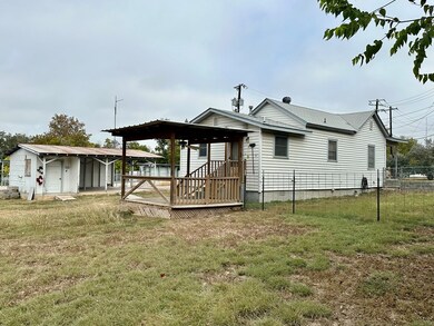103 Jefferson St, Kerrville, TX 78028 - photo 7