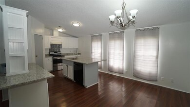 147 Briar Oaks Ln, Azle, TX 76020 - photo 4