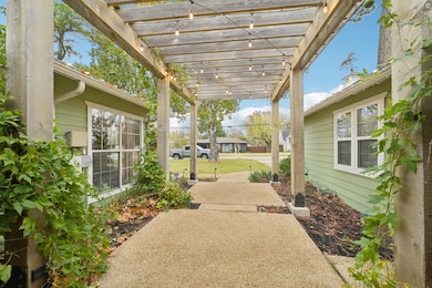 225 N Lucas Dr, Grapevine, TX 76051 - photo 5