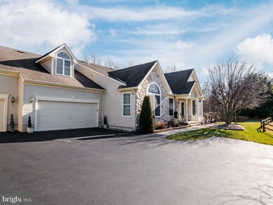 811 Persimmon Ln, Langhorne, PA 19047 - photo 2