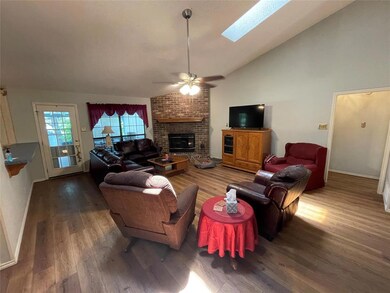 317 Sunrise Dr, Granbury, TX 76049 - photo 7