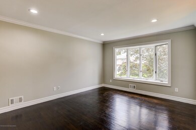 005_Living Room