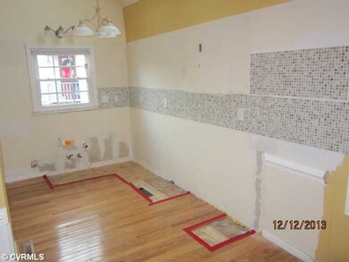 Kitchen - Kitchen Cabinets and Appliances Are Miss