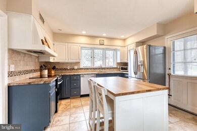 1104 Hampton Garth, Towson, MD 21286 - photo 4