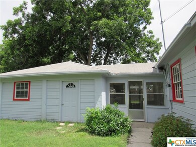 972 & 970 E Weinert, Seguin, TX 78155 - photo 3