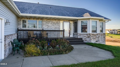 8843 Welle Loop, Bismarck, ND 58503 - photo 4