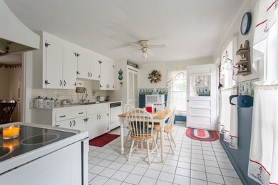 39 West St, West Brookfield, MA 01585 - photo 4