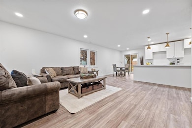 2505 E 40th St, Des Moines, IA 50317 - photo 6