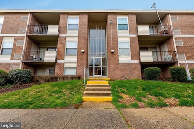 3827 Saint Barnabas Rd unit 3831T, Suitland, MD 20746 - photo 2