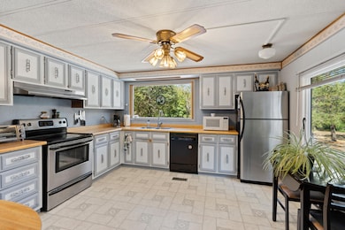 8538 Monument Dr, Grants Pass, OR 97526 - photo 4