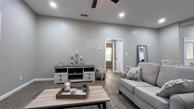 901 E Kennedy St, Beeville, TX 78102 - photo 3