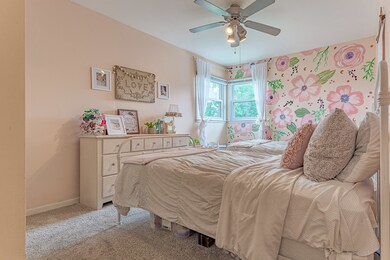 3N450 Crown Rd, Elmhurst, IL 60126 - photo 3