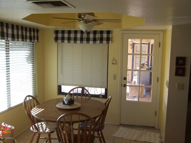 KITCHEN EAT IN AREA
