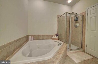 2215 Oberlin Dr unit 329A, Woodbridge, VA 22191 - photo 3