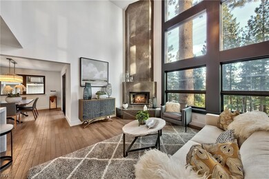 716 Tyner-Modernized throughout.Great Room featuri