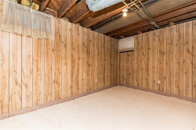 1004 23rd St SE, Cedar Rapids, IA 52403 - photo 2