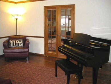 2400 Thaxton Ct, Naperville, IL 60565 - photo 3