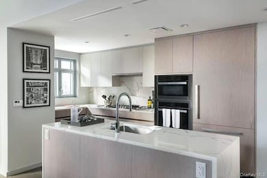 Tangram unit 8, Flushing, NY 11354 - photo 2