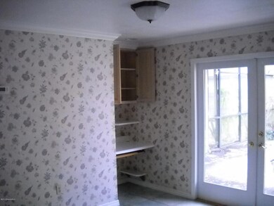 Dining area with built-ins