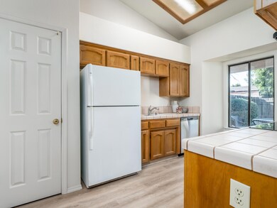 2048 Maple St-9