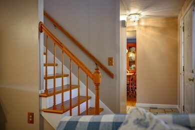 325 Johnny Appleseed Ln, Leominster, MA 01453 - photo 5