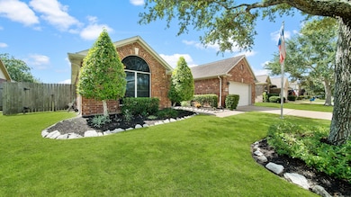 1506 Allison St, Alvin, TX 77511 - photo 2