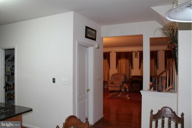 13598 Big Boulder Rd, Herndon, VA 20171 - photo 4