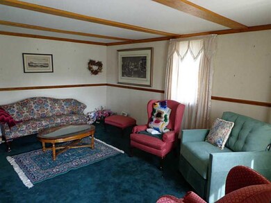 Living Room. A spacious 17  x 15  living room in t