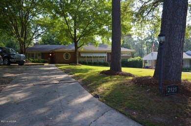 2925VictoriaCirDriveway