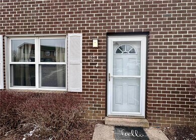 53 Eisenhower Cir, Whitehall, PA 18052 - photo 2