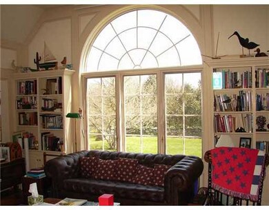 Studio/Study/Office.