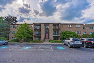 4509 N Hedgerow Dr unit 1, Allentown, PA 18103 - photo 2