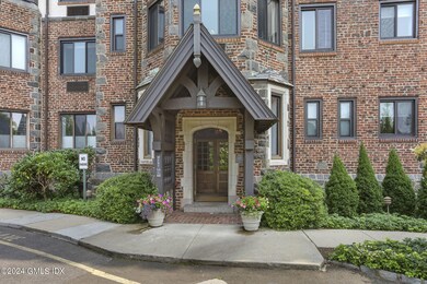 Greenwich Lodge unit 5A, Greenwich, CT 06830 - photo 3