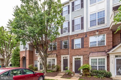 1718 Kingsgate Ct, Alexandria, VA 22302 - photo 7