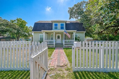 216 S Jackson St, Alvin, TX 77511 - photo 3