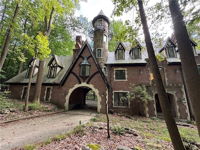 1310 Connecticut Woods Dr, Hudson, OH 44236 - photo 2