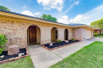 2805 Autumn Dr, Hurst, TX 76054 - photo 4