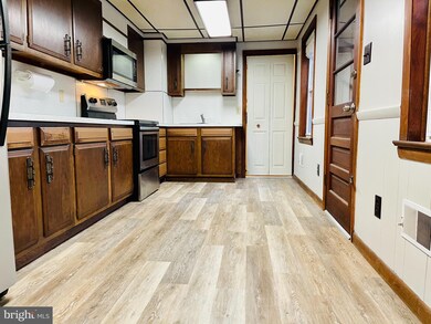 347 N 10th St, Reading, PA 19604 - photo 4