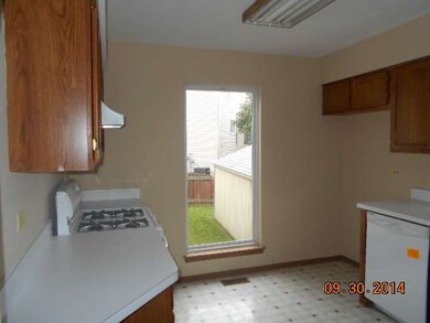 1813 Cambridge Dr, Carpentersville, IL 60110 - photo 6