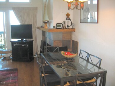 Dining area - view 2