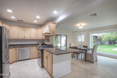 2022 N 38th kitchen:dining