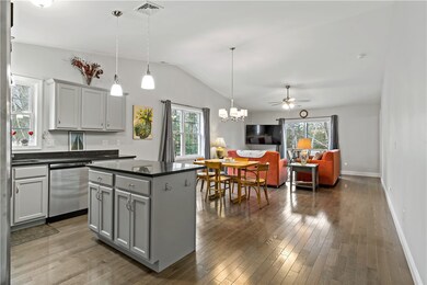 101 Quaker Ln unit 5A, West Warwick, RI 02893 - photo 3