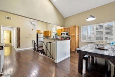 14425 Foothill Blvd unit 17, Sylmar, CA 91342 - photo 4