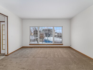 661 Kirkland Dr, Algonquin, IL 60102 - photo 2