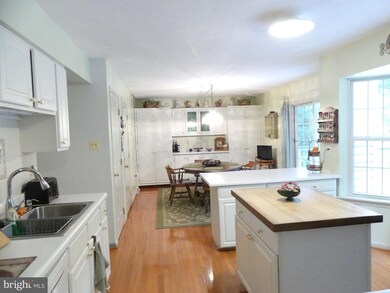 5812 Miriam Dr, Sykesville, MD 21784 - photo 7